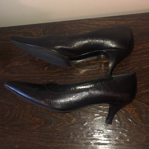 Salvatore Ferragamo Black Pumps Size 6.5C - Picture 2 of 6